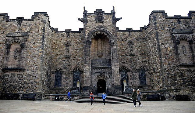The entrance and façade of the Scottish National War Memorial. The five niche statues are (left to right) 'Courage', 'Peace', 'Survival of the Spirit'