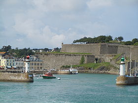 Enirejo de la haveno de Le Palais