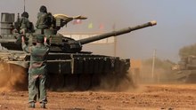 Tập tin:First tank exercise Laros-2019.webm