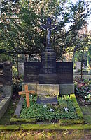 Frankfurt, main cemetery, grave V 339 Krämer.JPG