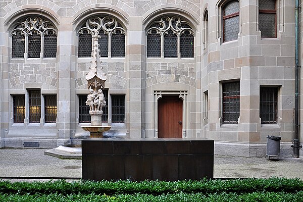 Katharina von Zimmern memorial, Fraumünster cloister