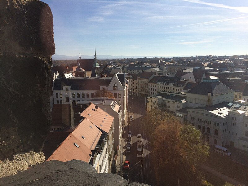 File:Görlitz Blick vom Reichenbacher Turm auf Altstadt und Isergebirge.JPG