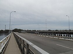 Garratt Road upstream Bridge from NW.jpg