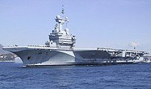 Le porte-avions Charles de Gaulle dans la rade de Toulon.