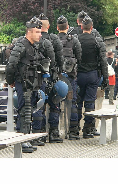 File:Gendarmes mobiles p1200789 (487264317).jpg