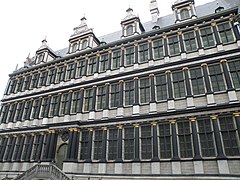 Façade renaissance de l'hôtel de ville de Gand.
