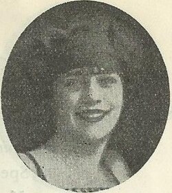 Disa Gillis som medverkande i Svasse Bergqvists nyårsrevy Så'na djur finns inte på Odeonteatern 1928.
