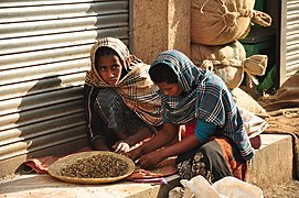 Lavage à la main des grains de café en 2014 en Éthiopie.