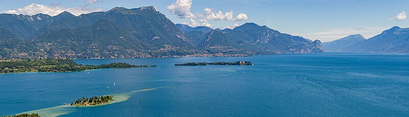 File:Golfo di Manerba Isola San Biagio Isola del Garda Golfo di Salò Lago di Garda.jpg