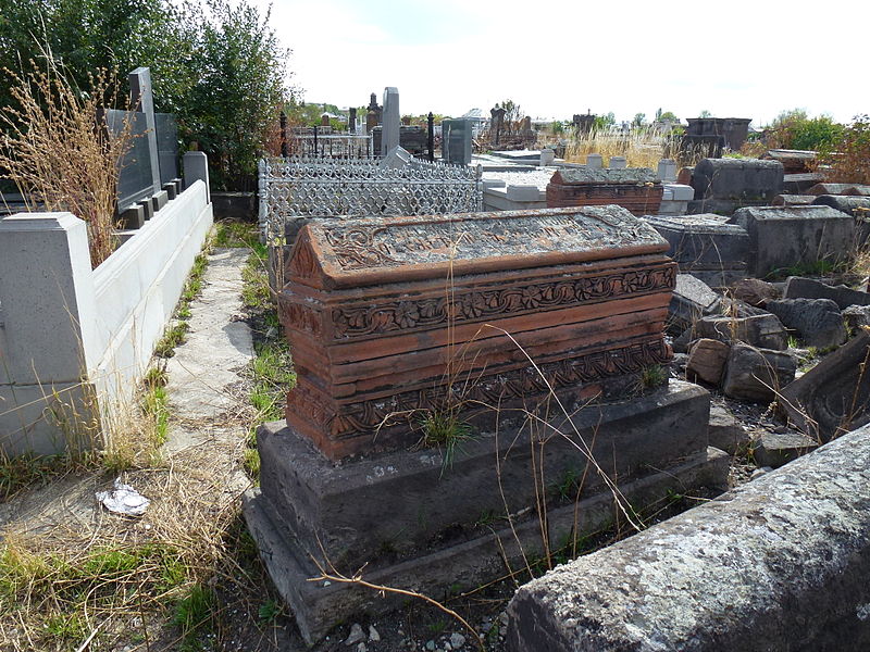 File:Grave in Gyumri 159.JPG