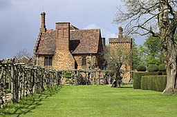 Hatfield House - the Old Palace - geograph.org.uk - 1839366.jpg