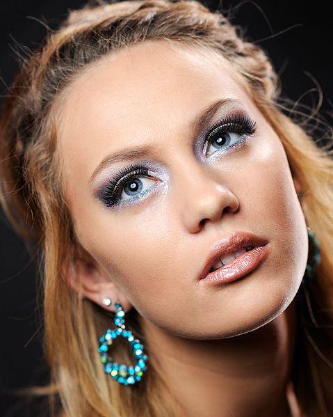 File:Headshot of Model with Blue Eyeliner.jpg