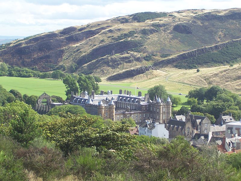 File:Holyrood Palace 001.jpg