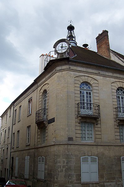 File:Horloge de l'hôtel de ville (senlis).jpg