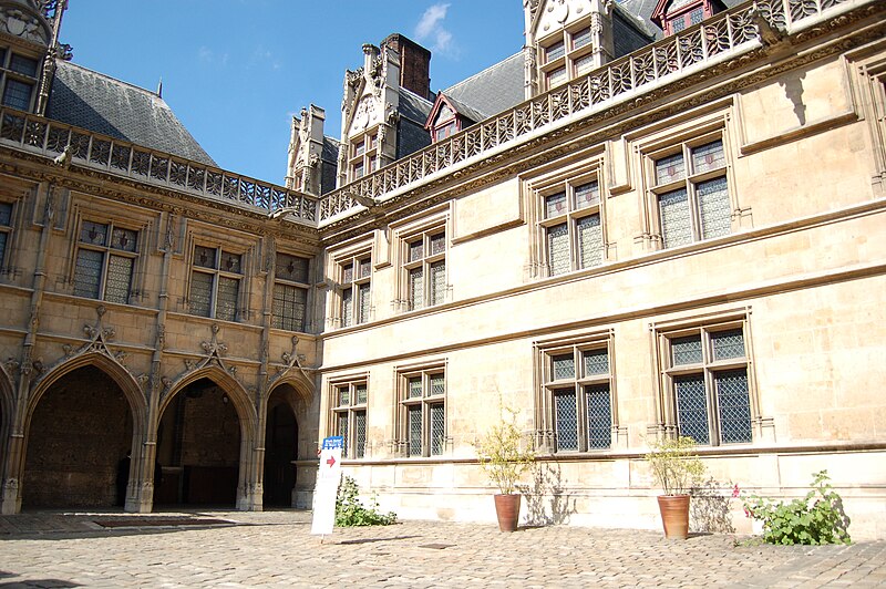 File:Hotel Cluny Cour.JPG