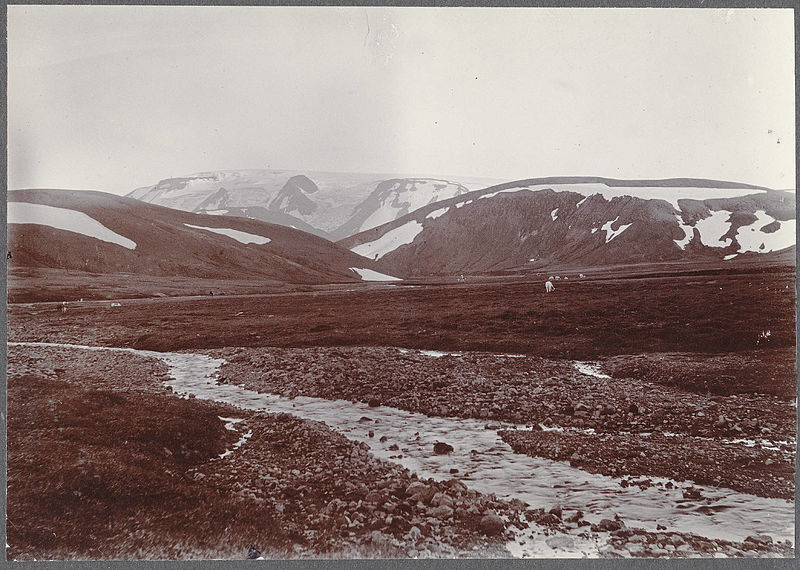 File:Hrútafell from Þjófadalur. (4558245095).jpg