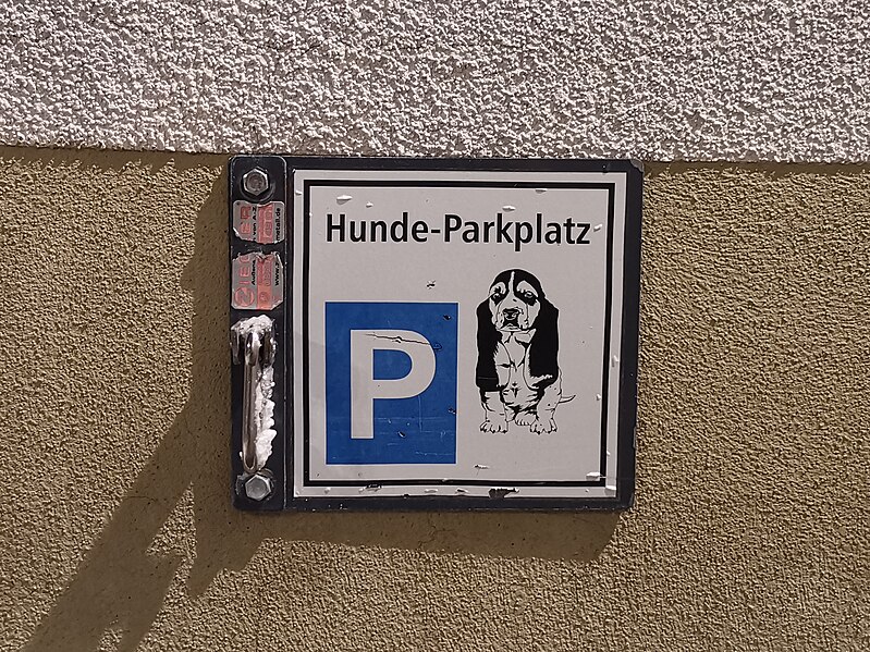 File:Hundeparkplatz.jpg