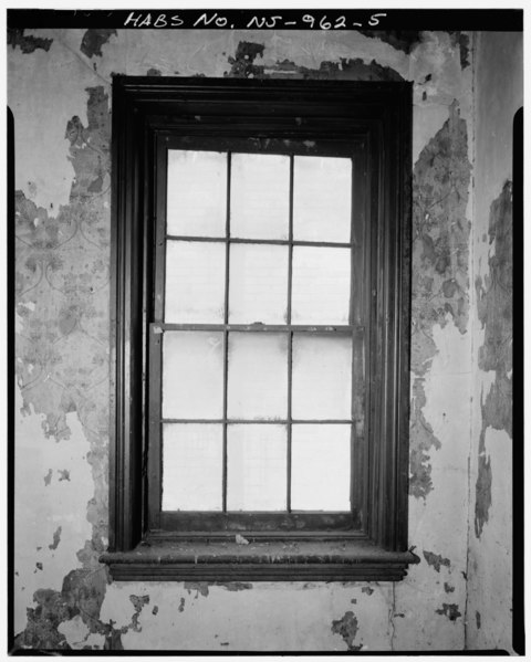 File:Interior, third floor rear of 10 East State Street showing original surviving 6-6 sash window and moldings. - 8-10 East State Street (Commercial Building), 8-10 East State Street, HABS NJ,11-TRET,20-5.tif
