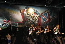 Iron Maiden во Дворце Омниспорта Пари-Берси (Франция) .jpg