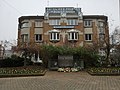 Jane De Launoyplein met zicht op het Prinsenhof te De Panne.