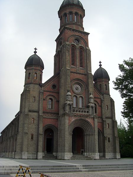 File:Jeondong catholic church, Jeonju.JPG