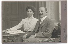 Josef Rifesser cun si fena Emilie Stuflesser de Petlin.