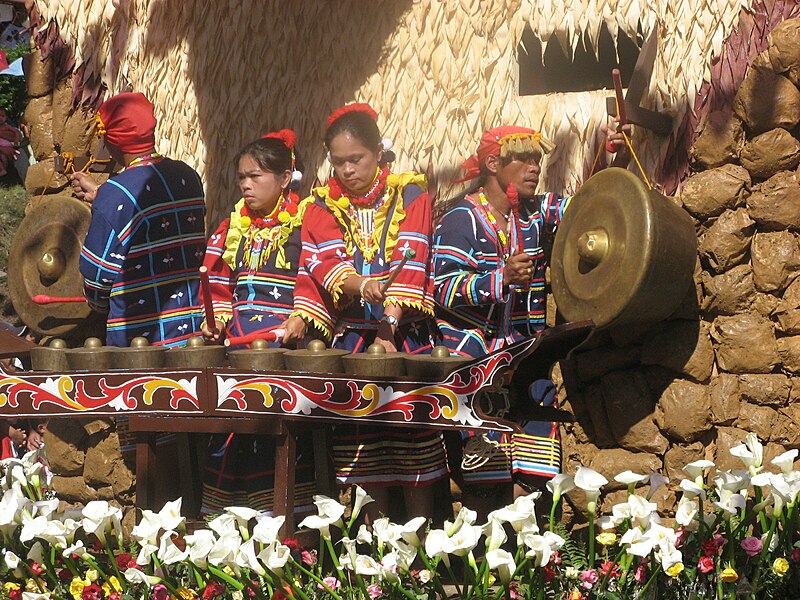 File:Kaamulan 2007 - Matigsalug kulintang ensemble.jpg