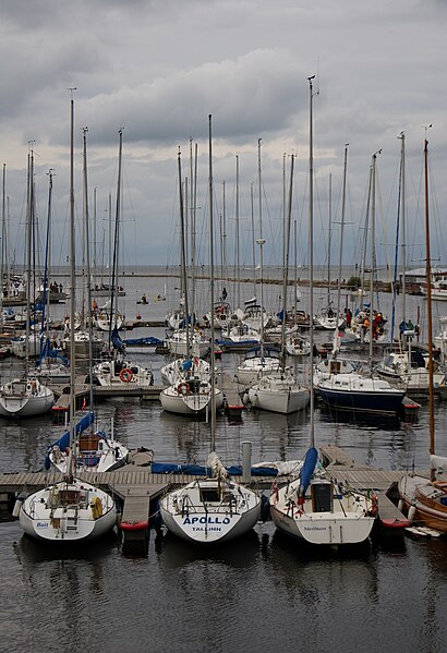 File:Kalev Yacht Club harbour (2).jpg