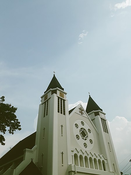 Katedral Santa Perawan Maria dari Gunung Karamel (Ijen) yang menjadi paroki katedral dari Keuskupan Malang