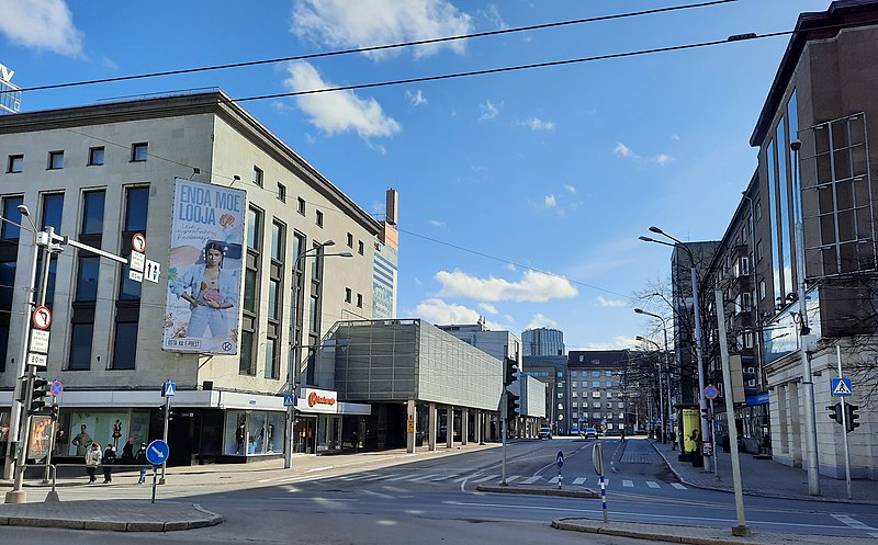 File:Kaubamaja street in Tallinn.jpg