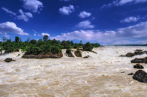 Khone Phapeng falls (8351102236).jpg