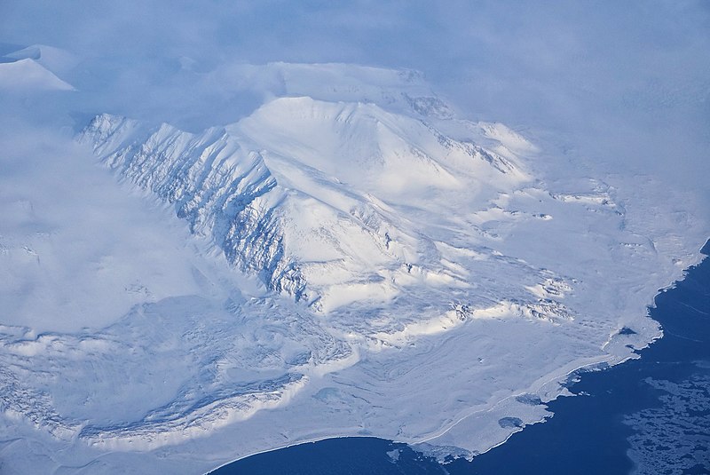 File:Kistefjellet-Svalbard.jpg