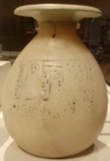 Chiếc bình có khắc tên Kiya (Viện bảo tàng Mỹ thuật Metropolitan)