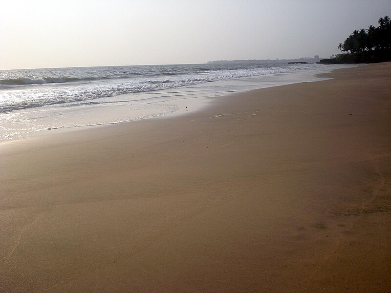 File:Kizhunna beach Vattakkallu 1.JPG