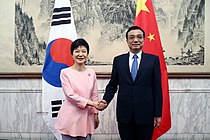 Li Keqiang bersama Presiden Korea Selatan Park Geun-hye, Juni 2013.