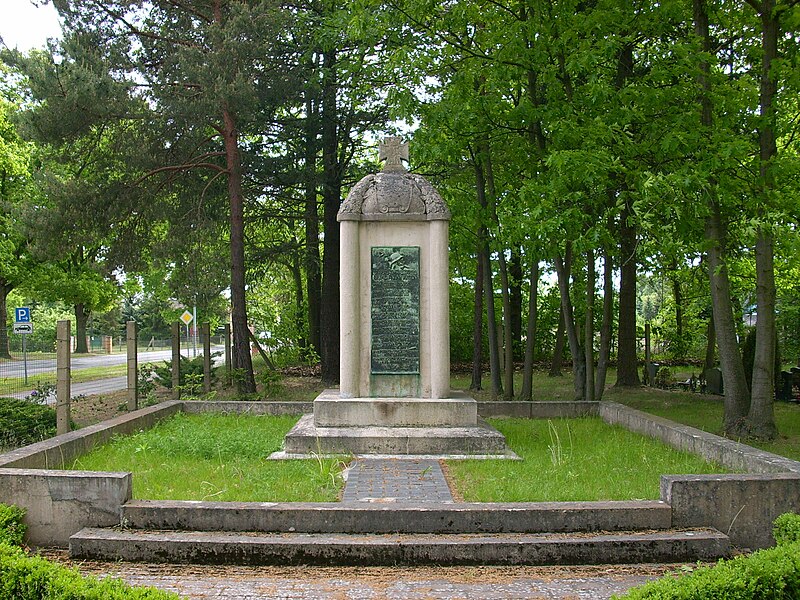 File:Kriegerdenkmal Burgneudorf 2a.JPG