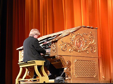 An organist playing the organ of the El Capitan, Los Angeles