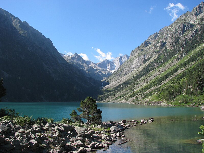 File:Le pont d'Espagne et son lac.jpg