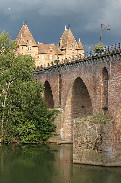 File:Le pont vieux de Montauban .jpg