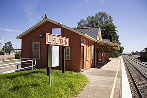 Leeton Railway Station and platform (3).jpg