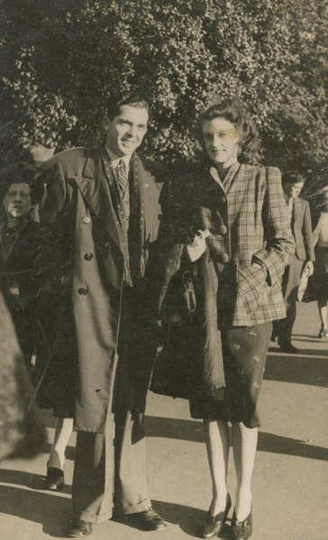 File:Len Siffleet and his fiancee Clarice Lane (1).jpg