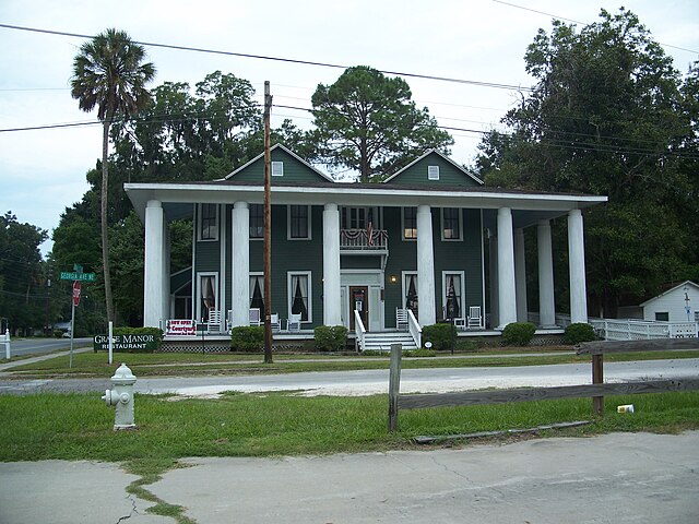 File Live Oak FL Dowling house01 Wikimedia mons