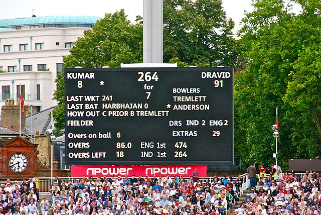 Scoreboard showing number of DRS unsuccessful Player Reviews remaining for India (2) and England (2).