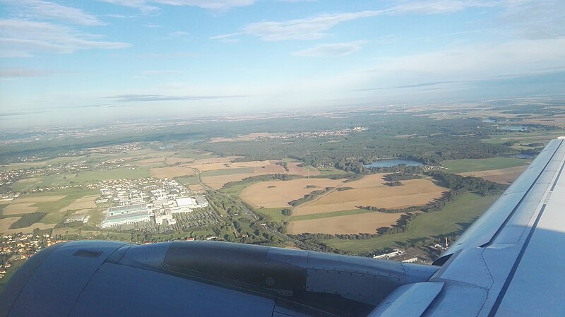 File:Luftbild dresdner umland - Dresden, Globalfoundries und Oberer Waldteich.jpg