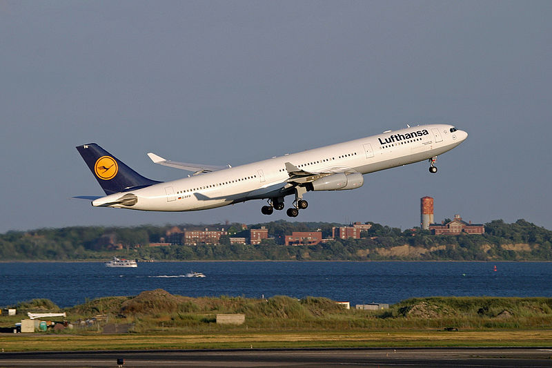 File:Lufthansa D-AIFB A340.jpg