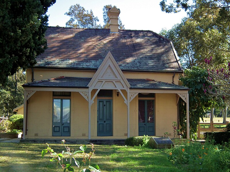 File:Macquarie Street Gatehouse - Parramatta Park, Parramatta, NSW (7822334238).jpg