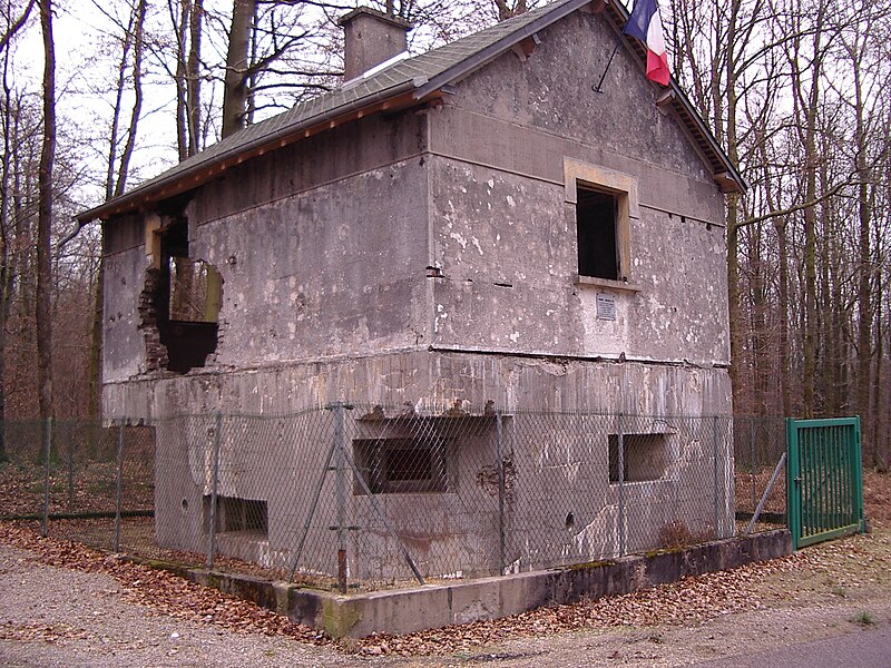 File:Maison forte St Monges 1.JPG