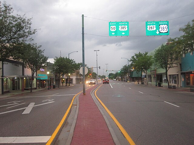 US 50 in Lamar approaching the intersection with US 385 and US 287