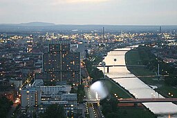 Centrala Mannheim, med floden Neckar.