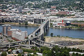 Мост Маркуам (Marquam Bridge) через реку Уилламетт, вид с юго-запада, вершины холма Маркуам